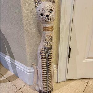 Elegant Cat Sculpture - White and Gold